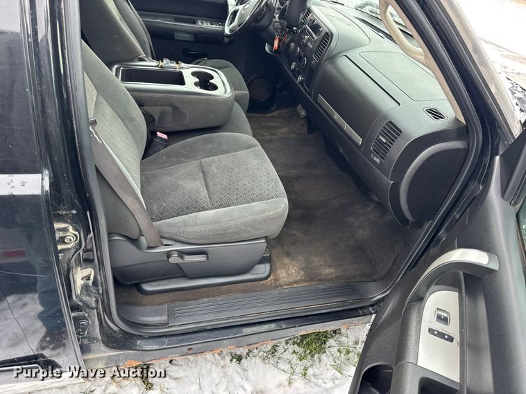 image for item EN0761 2008 Chevrolet Silverado 1500 Crew Cab pickup truck