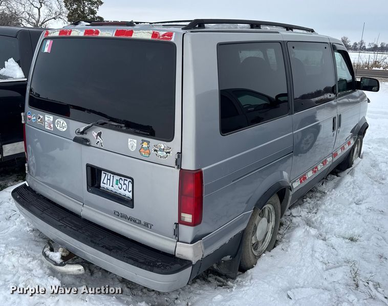 image for item EN0762 1997 Chevrolet Astro van