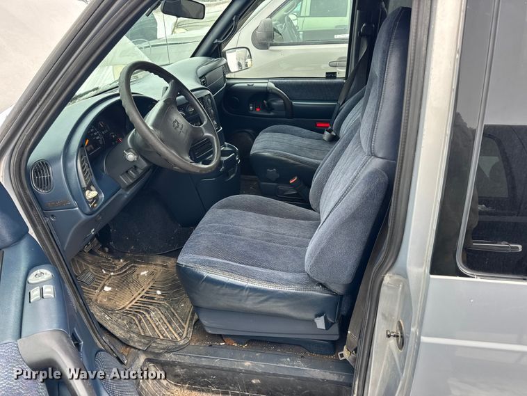 image for item EN0762 1997 Chevrolet Astro van