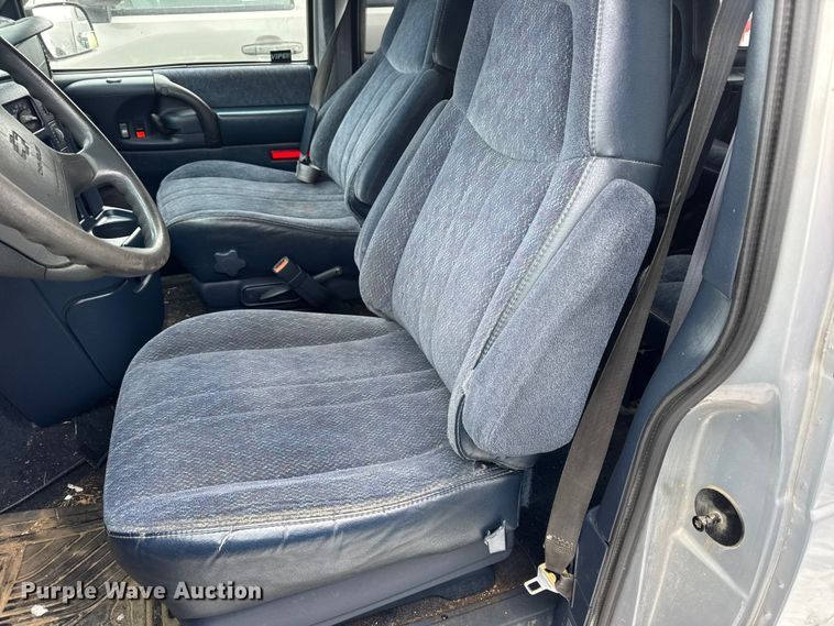 image for item EN0762 1997 Chevrolet Astro van