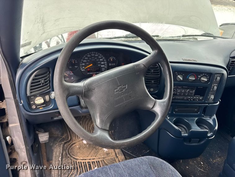 image for item EN0762 1997 Chevrolet Astro van