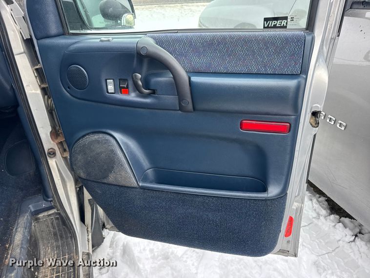 image for item EN0762 1997 Chevrolet Astro van