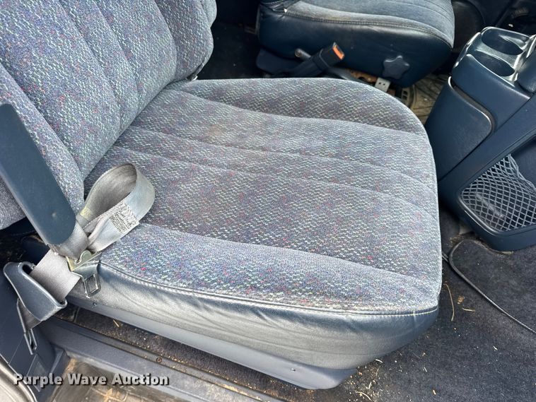 image for item EN0762 1997 Chevrolet Astro van