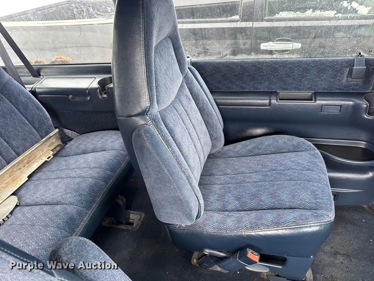 image for item EN0762 1997 Chevrolet Astro van
