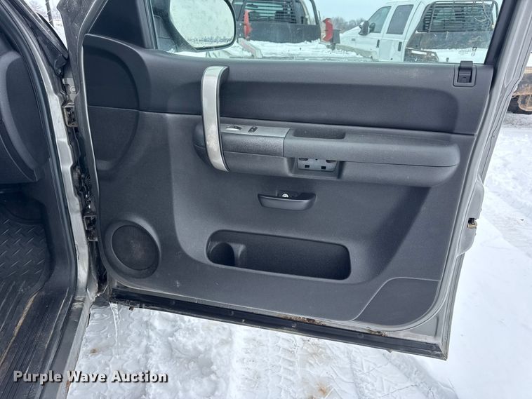 image for item EN0763 2008 Chevrolet Silverado 1500 Crew Cab pickup truck