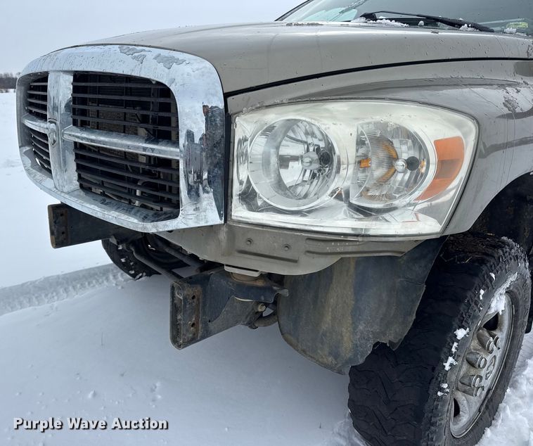 image for item EN0764 2009 Dodge Ram 2500 Quad Cab bale bed pickup truck