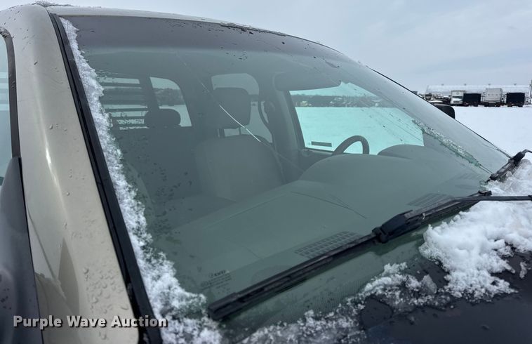 image for item EN0764 2009 Dodge Ram 2500 Quad Cab bale bed pickup truck