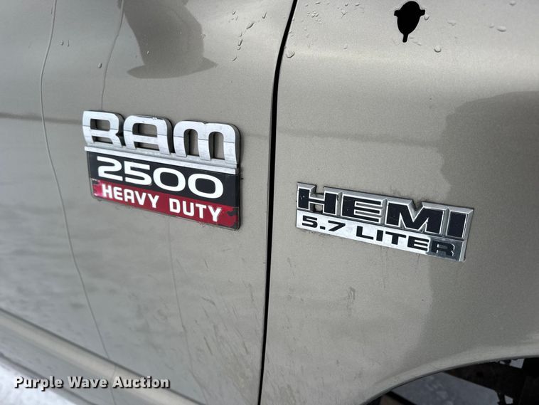 image for item EN0764 2009 Dodge Ram 2500 Quad Cab bale bed pickup truck