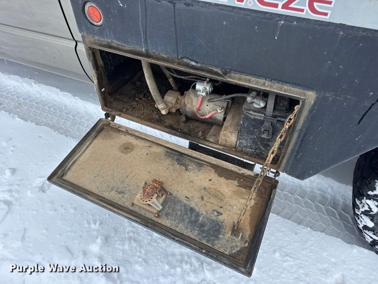 image for item EN0764 2009 Dodge Ram 2500 Quad Cab bale bed pickup truck