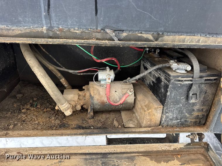 image for item EN0764 2009 Dodge Ram 2500 Quad Cab bale bed pickup truck