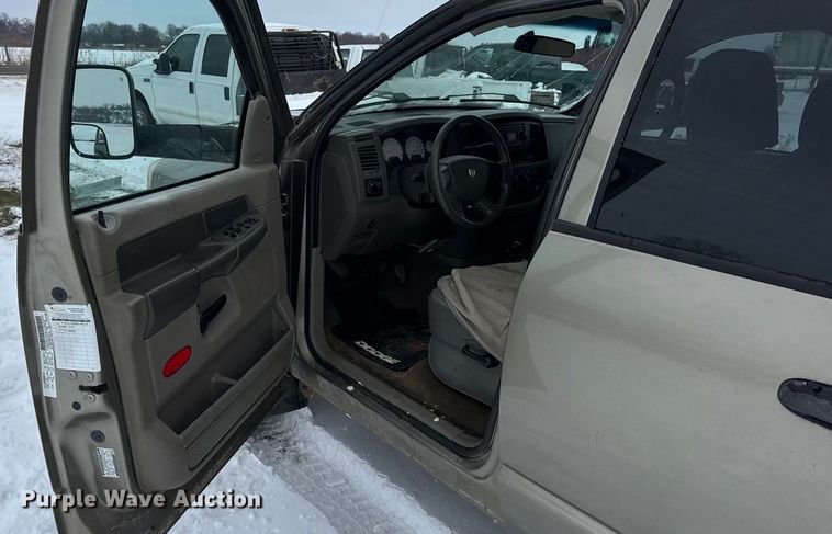 image for item EN0764 2009 Dodge Ram 2500 Quad Cab bale bed pickup truck