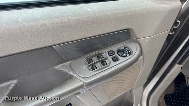 image for item EN0764 2009 Dodge Ram 2500 Quad Cab bale bed pickup truck