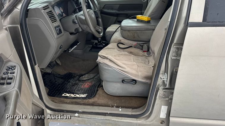 image for item EN0764 2009 Dodge Ram 2500 Quad Cab bale bed pickup truck