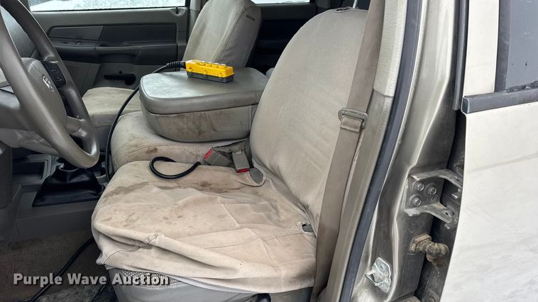 image for item EN0764 2009 Dodge Ram 2500 Quad Cab bale bed pickup truck