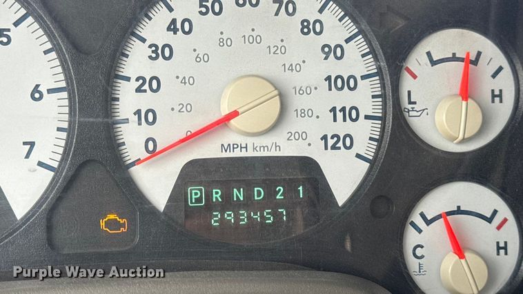 image for item EN0764 2009 Dodge Ram 2500 Quad Cab bale bed pickup truck