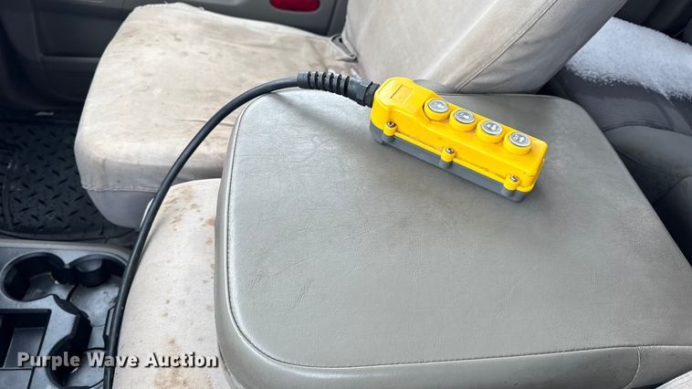 image for item EN0764 2009 Dodge Ram 2500 Quad Cab bale bed pickup truck