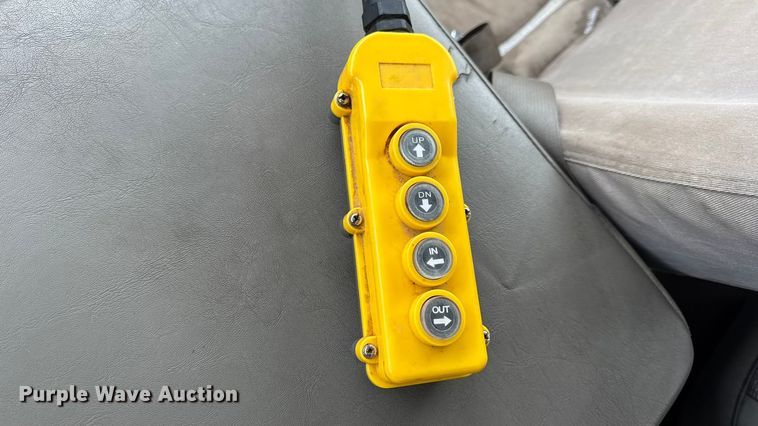 image for item EN0764 2009 Dodge Ram 2500 Quad Cab bale bed pickup truck