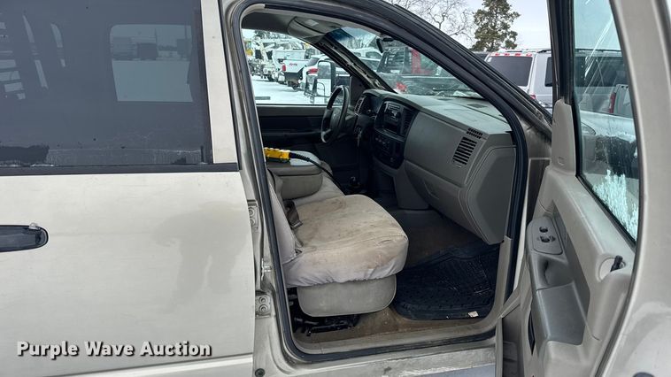 image for item EN0764 2009 Dodge Ram 2500 Quad Cab bale bed pickup truck