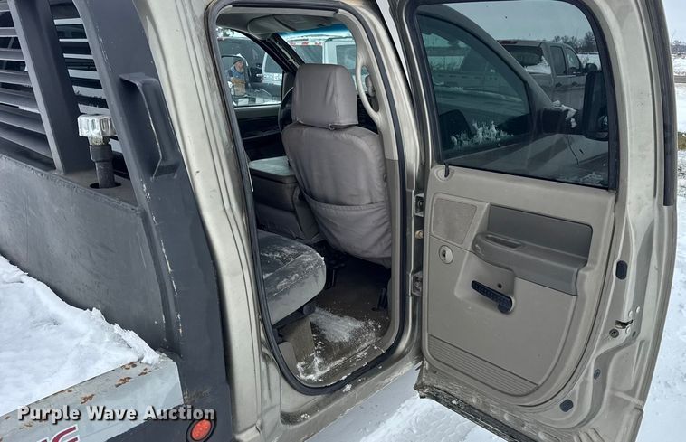 image for item EN0764 2009 Dodge Ram 2500 Quad Cab bale bed pickup truck