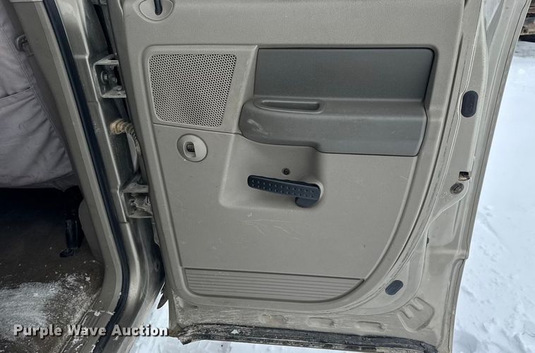 image for item EN0764 2009 Dodge Ram 2500 Quad Cab bale bed pickup truck