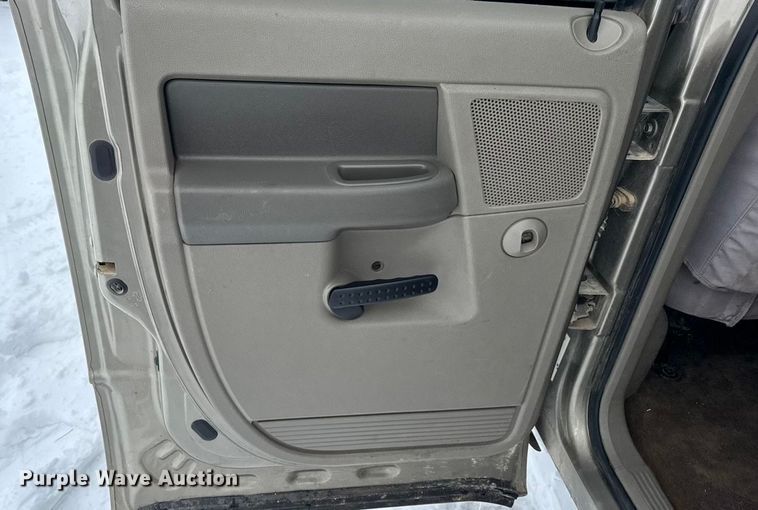 image for item EN0764 2009 Dodge Ram 2500 Quad Cab bale bed pickup truck