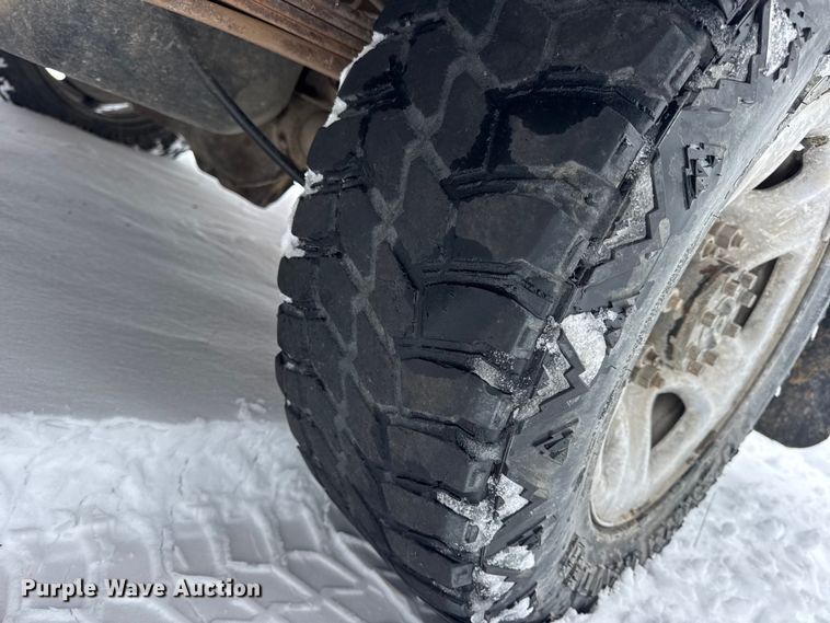 image for item EN0764 2009 Dodge Ram 2500 Quad Cab bale bed pickup truck