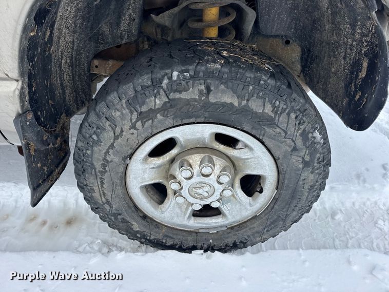 image for item EN0764 2009 Dodge Ram 2500 Quad Cab bale bed pickup truck