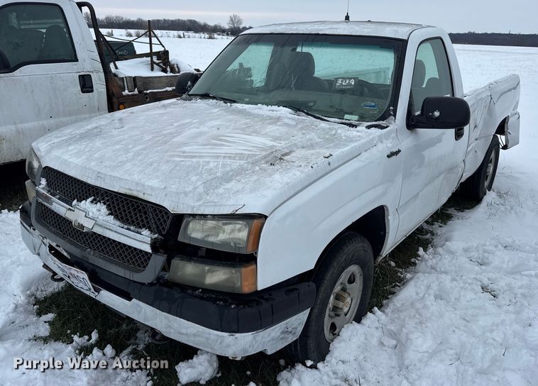 image for item EN0765 2003 Chevrolet Silverado 1500 pickup truck