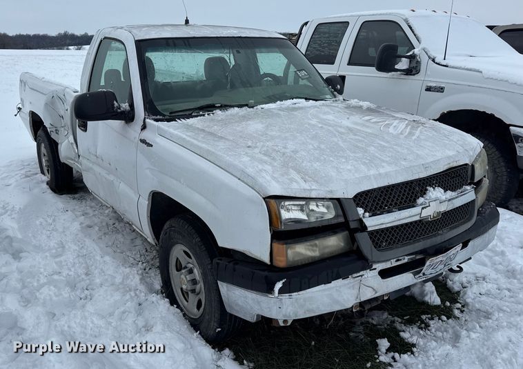 image for item EN0765 2003 Chevrolet Silverado 1500 pickup truck