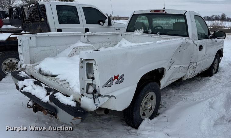image for item EN0765 2003 Chevrolet Silverado 1500 pickup truck