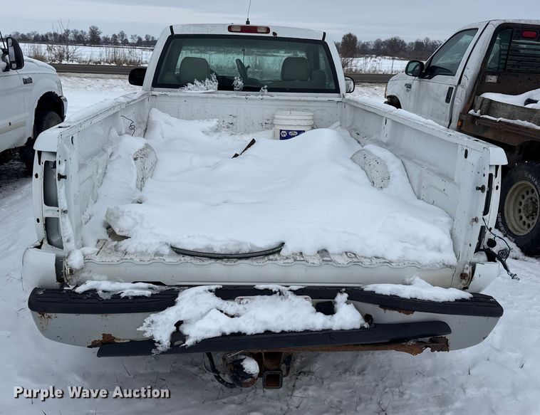 image for item EN0765 2003 Chevrolet Silverado 1500 pickup truck