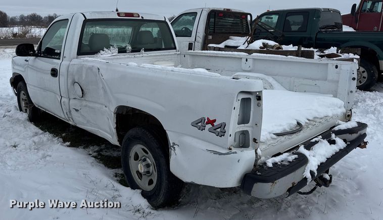 image for item EN0765 2003 Chevrolet Silverado 1500 pickup truck