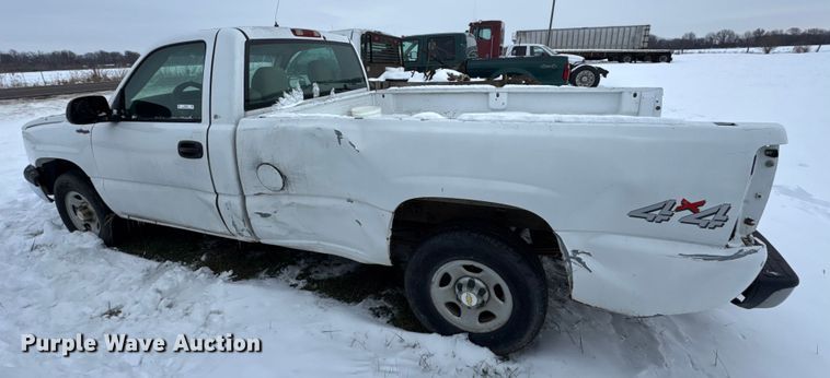 image for item EN0765 2003 Chevrolet Silverado 1500 pickup truck