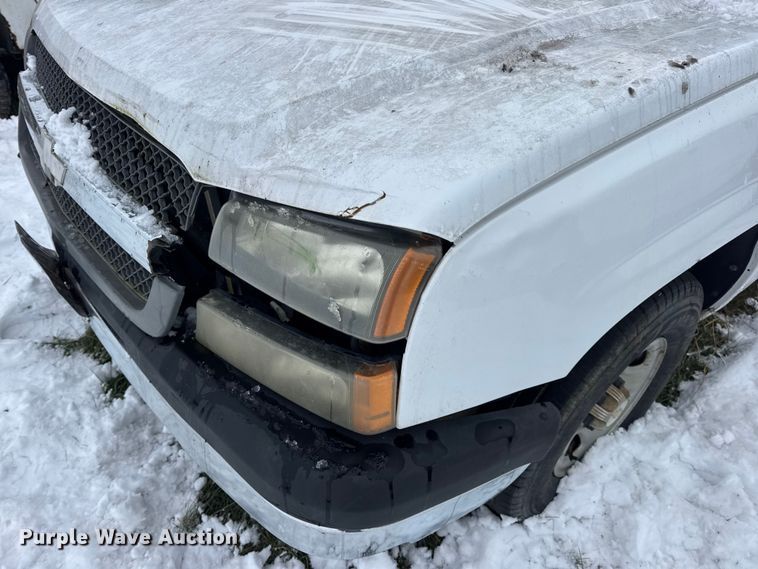 image for item EN0765 2003 Chevrolet Silverado 1500 pickup truck