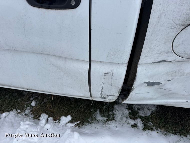 image for item EN0765 2003 Chevrolet Silverado 1500 pickup truck