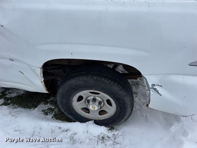 image for item EN0765 2003 Chevrolet Silverado 1500 pickup truck