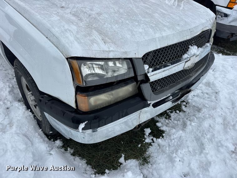 image for item EN0765 2003 Chevrolet Silverado 1500 pickup truck