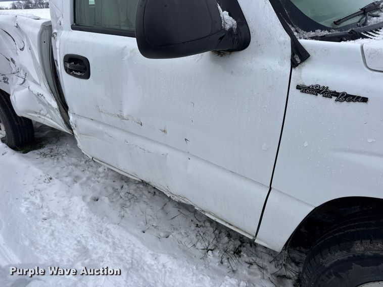 image for item EN0765 2003 Chevrolet Silverado 1500 pickup truck