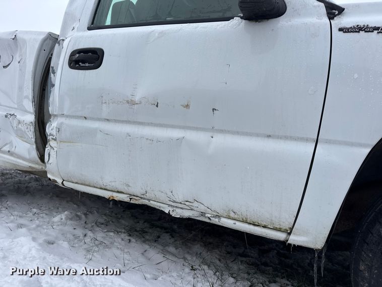 image for item EN0765 2003 Chevrolet Silverado 1500 pickup truck