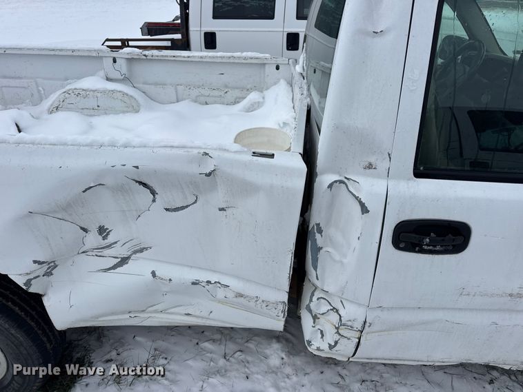 image for item EN0765 2003 Chevrolet Silverado 1500 pickup truck