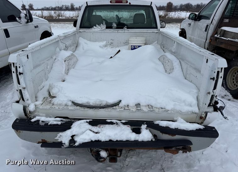 image for item EN0765 2003 Chevrolet Silverado 1500 pickup truck