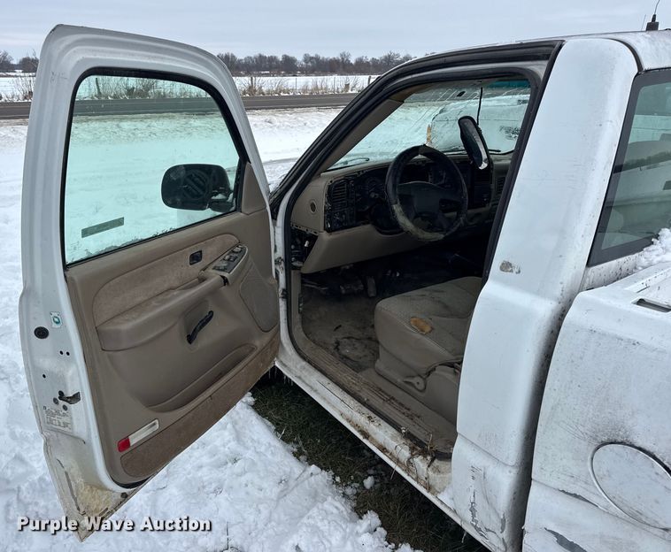 image for item EN0765 2003 Chevrolet Silverado 1500 pickup truck