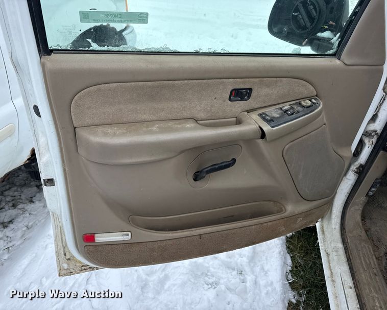 image for item EN0765 2003 Chevrolet Silverado 1500 pickup truck