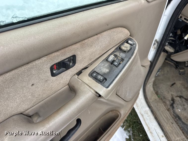 image for item EN0765 2003 Chevrolet Silverado 1500 pickup truck