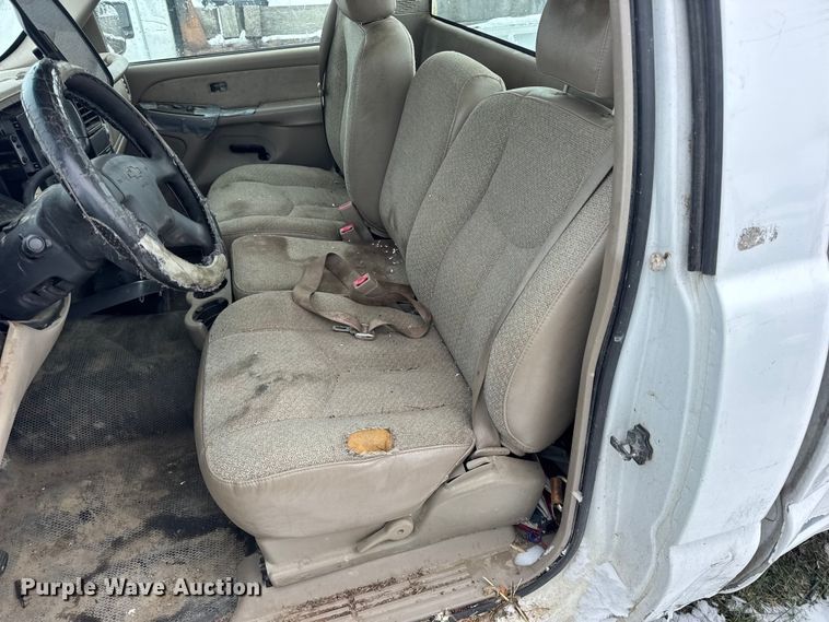 image for item EN0765 2003 Chevrolet Silverado 1500 pickup truck