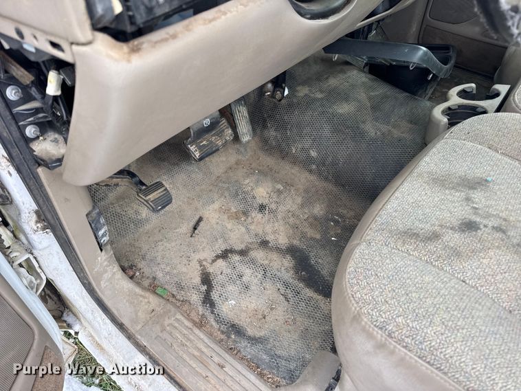 image for item EN0765 2003 Chevrolet Silverado 1500 pickup truck