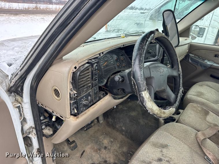 image for item EN0765 2003 Chevrolet Silverado 1500 pickup truck