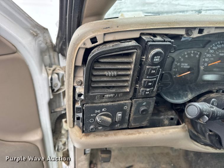 image for item EN0765 2003 Chevrolet Silverado 1500 pickup truck