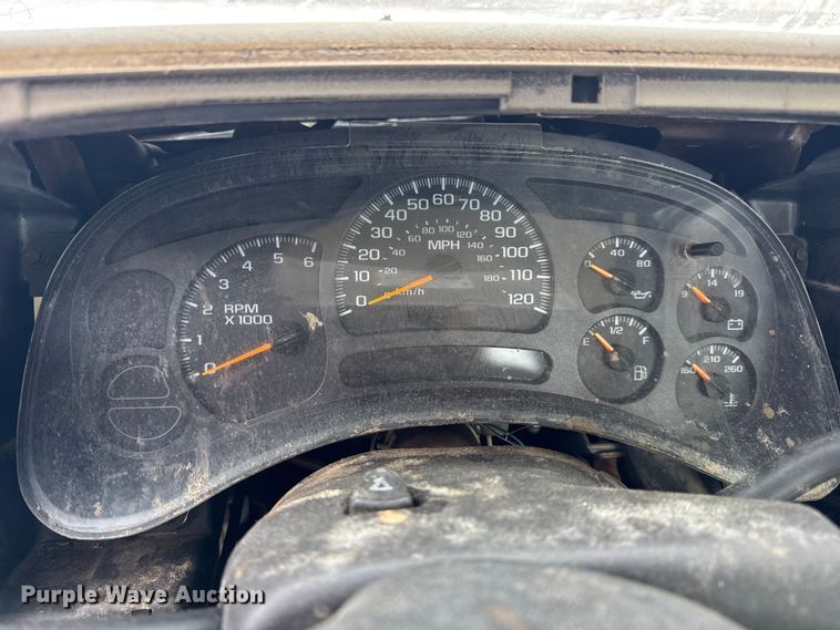 image for item EN0765 2003 Chevrolet Silverado 1500 pickup truck