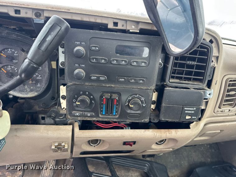 image for item EN0765 2003 Chevrolet Silverado 1500 pickup truck